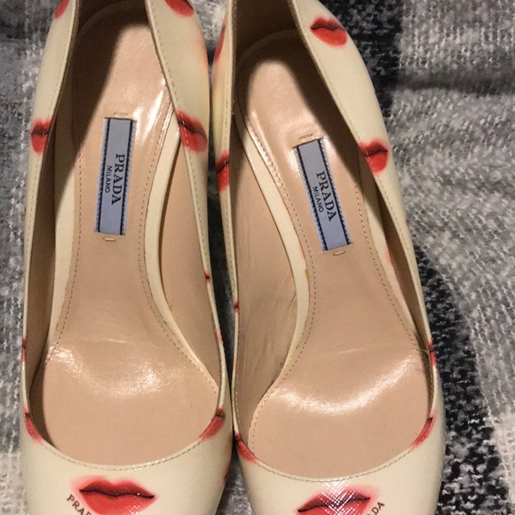 Prada 👄 - Picture 3 of 5